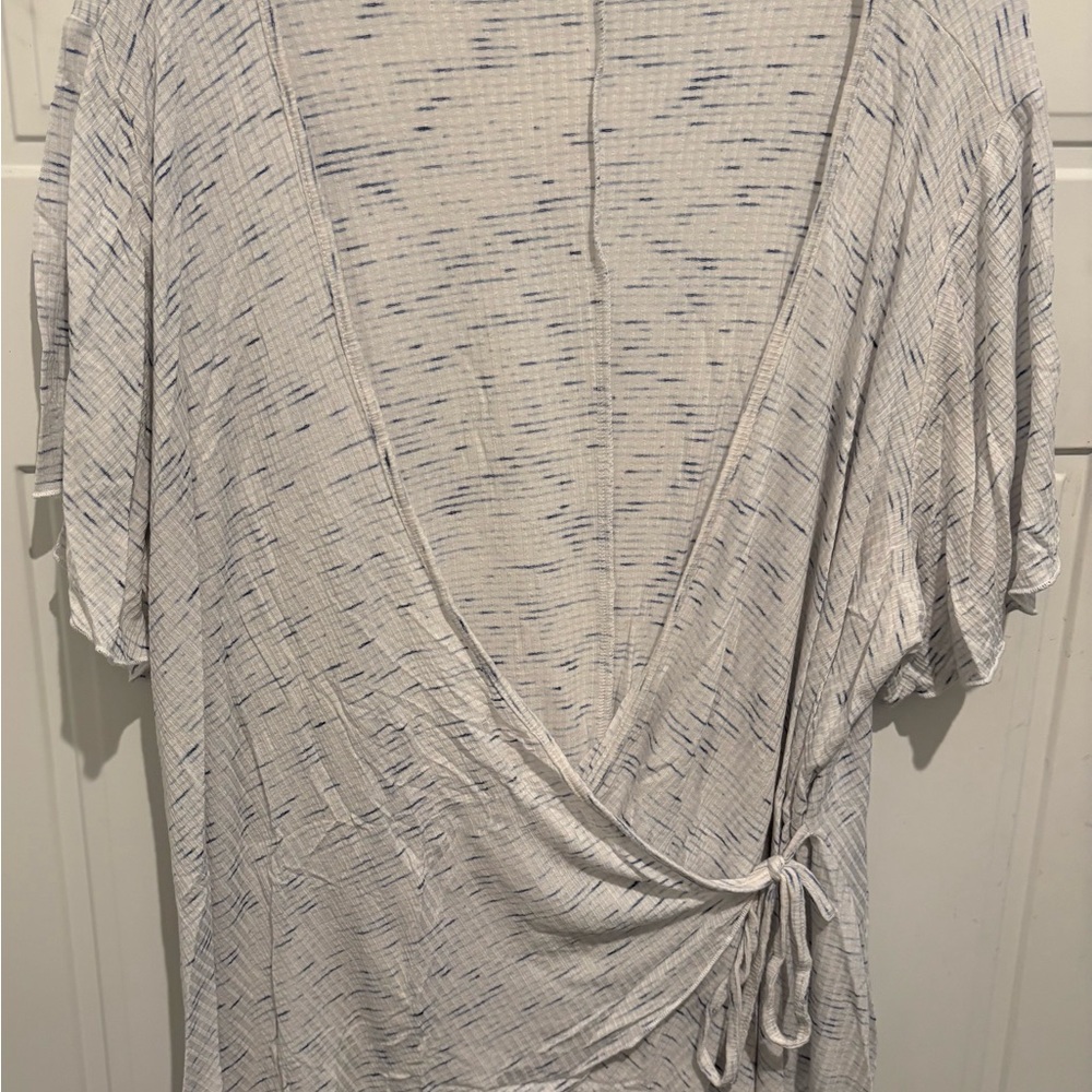 Lane Bryant 22/24 white/light blue Wrap Blouse - Picture 8 of 8